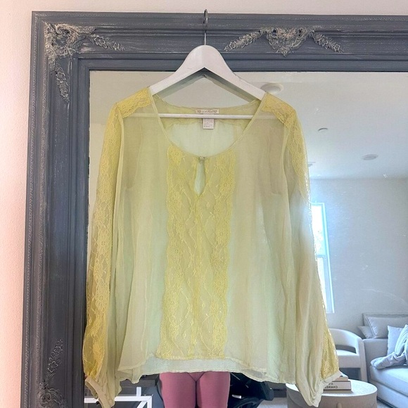 Gold Hawk Anthropologie Silk Butter Yellow Lace-Trimmed Split-Sleeve Blouse S - Picture 1 of 7